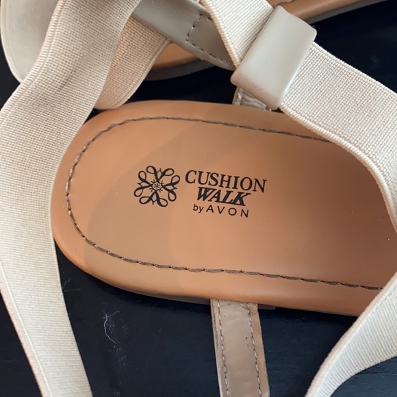 Cushion Walk By Avon Cream Elastic Strap Sandals Size 10 - Picture 3 of 7